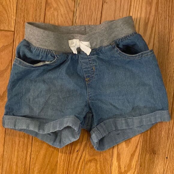 Size 6 Jumping Beans denim shorts with pockets - Picture 1 of 3